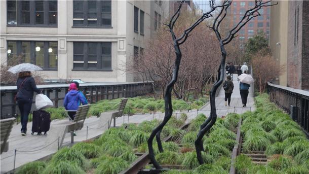 Das Kunstwerk „Forgiving Change“ des Berliners Timur Si-Qin auf der High Line.