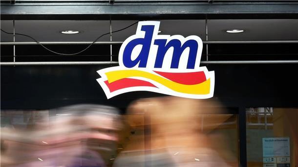 Streit um „klimaneutral“ - dm zieht Berufung zurück Das Landgericht Karlsruhe hatte entschieden, dass dm seine eigenen Produkte nicht mehr mit „klimaneutral“ und „umweltneutral“ bewerben darf.