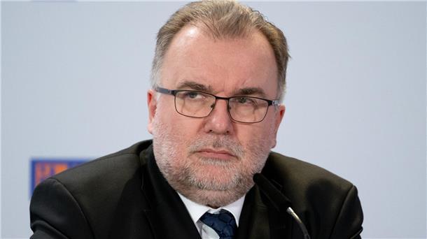 Scholz kündigt Entlastungen für Firmen an Das langfristige Wirtschaftswachstum von Deutschland bereitet dem Präsident des Bundesverbandes der Deutschen Industrie (BDI), Siegfried Russwurm, Sorgen.