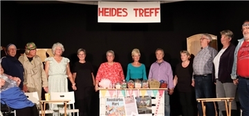 Das letzte Mal gemeinsam auf der Bühne: die Theatergruppe der Seefelder Mühle. Die Premiere des Stücks „Was bleibt ...“ wurde zu einem bewegenden Abend.