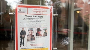 Das LKA Niedersachsen sucht mit einem Fahndungsplakat nach zwei ehemaligen Mitgliedern der Rote-Armee-Fraktion.