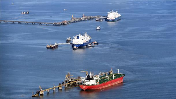 Milliardenrisiko für den Bund durch ungenutzte LNG-Kapazitäten Schiffe und LNG-Terminals. Das LNG-Terminal in Wilhelmshaven gilt als Schlüsselprojekt der deutschen Energieversorgung – doch seine Auslastung ist umstritten.
