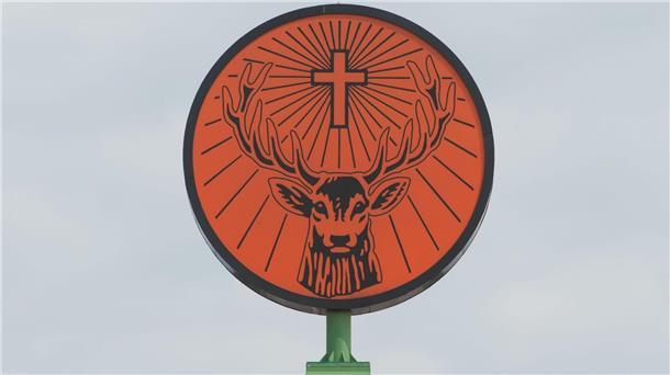 Jägermeister: Kodden wechselt vom Aufsichtsrat in Vorstand Das Logo der Mast-Jägermeister SE steht auf einem Werksgebäude.