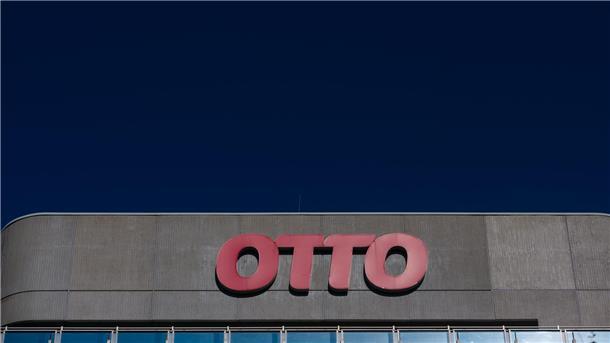 Otto meldet Einbruch - Inflation dämpft Kauflust der Kunden Das Logo des Otto Konzerns an der Konzernzentrale in Hamburg.