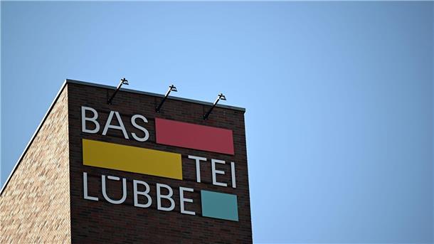 Amazon-Serie beschert Buchverlag Bastei Lübbe Wachstumsschub Das Logo des Verlages Bastei Lübbe ist an der Unternehmenszentrale zu sehen.