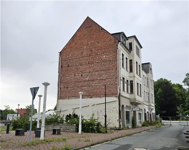 Das Mehrfamilienhaus in der Kirchenstraße 6 wird abgerissen. 