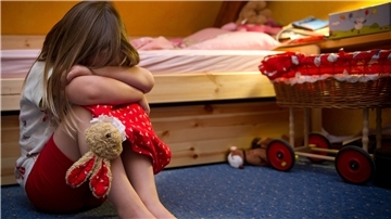 Das Miterleben von Gewalt im eigenen Elternhaus bleibt für Kinder so gut wie nie ohne Auswirkungen. Für sie ist es schlimm zu sehen, wie die Mutter oder der Vater verbal oder körperlich angegriffen wird.