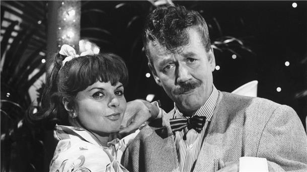 Das Moderatorenpaar Alida Gundlach und Carlo von Tiedemann feierten 1987 das 30-jährige Bestehen der NDR-„Schaubude“.