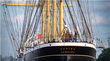 Das Museumsschiff „Peking“ liegt nach 88 Jahren wieder im Heimathafen Hamburg. Für die kalte Jahreszeit wird die Viermastbark jetzt auf den Winter vorbereitet.
