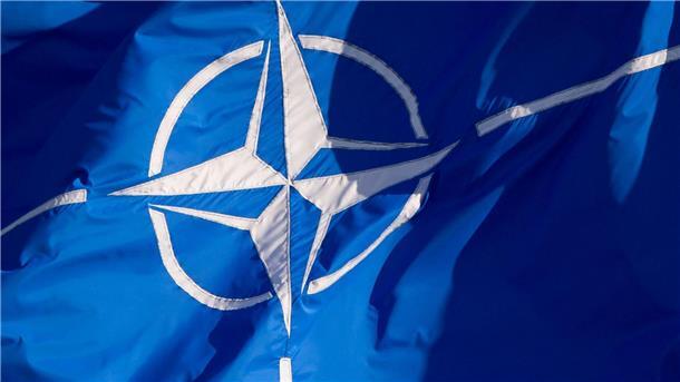 Berlin sagt Zehntausende Soldaten für neue Nato-Strategie zu Das neue Streitkräftemodell sieht vor, künftig 300.000 Soldatinnen und Soldaten für mögliche Nato-Einsätze in hoher Bereitschaft zu halten.