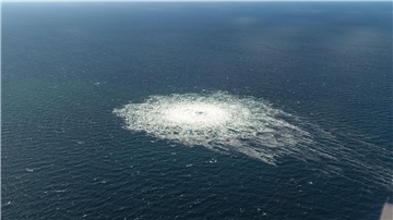 Das Nord-Stream-2-Gasleck in der Nähe von Bornholm aus der Luft (Archivbild).