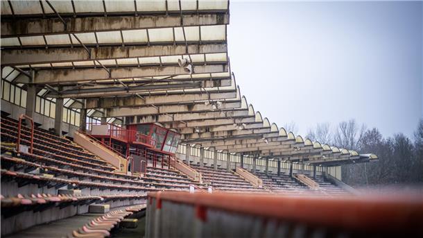 Lokalpolitik steht zur Sanierung des Nordseestadions Das Nordsee-Stadion erhitzt die Gemüter.
