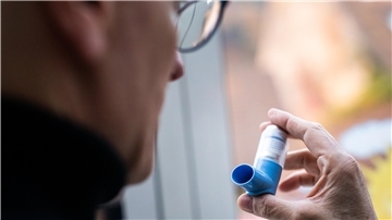 Das Notfallspray müssen Asthma-Patienten immer dabeihaben.