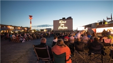 Das Open-Air-Spektakel Kino im Hafen findet am 4. und 5. August im Schaufenster Fischereihafen statt.