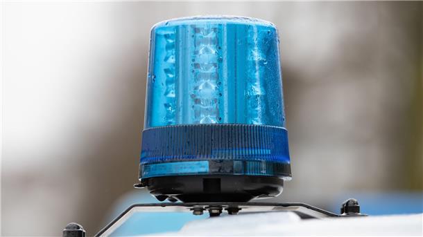 Das Opfer wurde in ein Krankenhaus gebracht, wie die Polizei mitteilte.