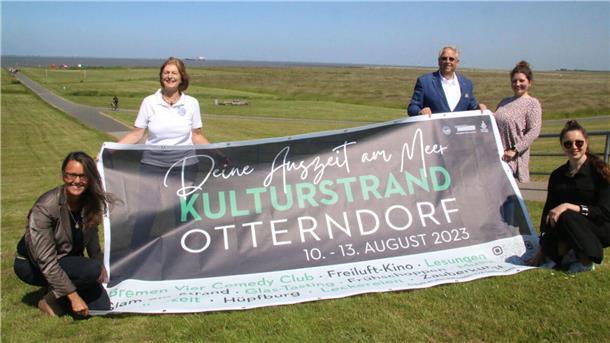 Das Orga-Team des Kulturstrandes Otterndorf hat die beliebte Veranstaltungsreihe wegen der anhaltend schlechten Witterung in die Seelandhallen Achtern Diek verlegt.