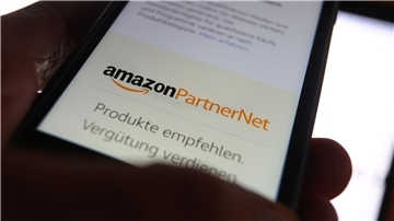 Das Partnerprogramm von Amazon funktioniert so, dass angemeldete Teilnehmer auf ihrer eigenen Internetseite Links zu Produkten im Amazon-Angebot setzen können.