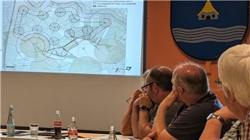 Das Planungsbüro zeigte dem Ortsrat mögliche Standorte für Windenergieanlagen in Driftsethe auf.