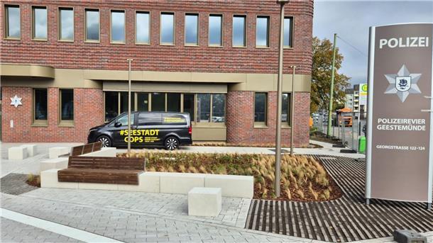 Polizei Geestemünde arbeitet ab sofort im Neubau an der Georgstraße Das Polizeirevier Geestemünde ist von der Klußmannstraße in einen modernen Neubau an der Georgstraße umgezogen.