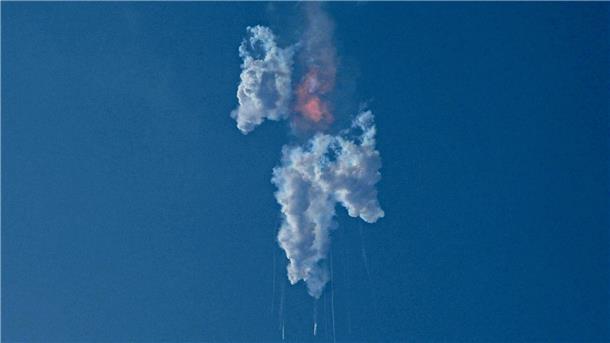 „Starship“-Explosion: FAA fordert SpaceX zu Korrekturen auf Das Raumschiff „Starship“ von SpaceX explodiert und bricht nach dem Start von der Starbase in Boca Chica auseinander.