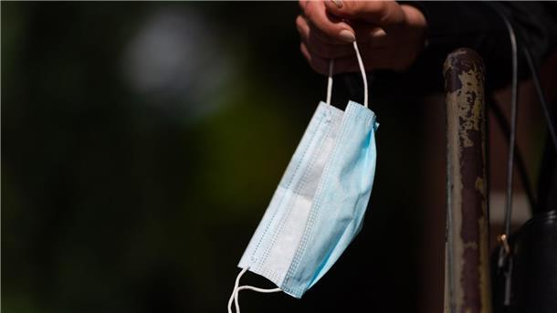 RKI stuft Corona-Risiko nur noch als moderat ein Das RKI sieht eine Übertragung, die Krankheitsschwere und die Ressourcenbelastung des Gesundheitswesens durch Covid-19 zurückgehen.