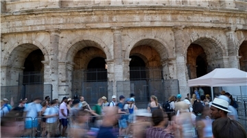 Das rund 2000 Jahre alte Kolosseum gehört zu den beliebtesten Touristenattraktionen in Italien und gilt als das Symbol Roms.