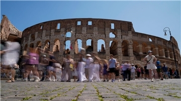 Das rund 2000 Jahre alte römische Wahrzeichen gehört zu den beliebtesten Touristenattraktionen in Italien und gilt als das Symbol der Ewigen Stadt.