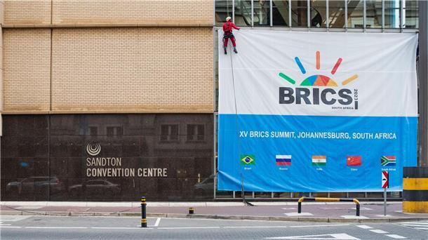 Brics-Gruppe will mehr Gewicht in der Welt  Das Sandton Convention Center in Johannesburg, Südafrika. Der 15. BRICS-Gipfel wird vom 22. bis 24. August dort stattfinden.