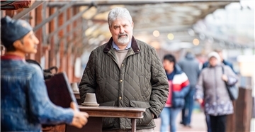 Das Schaufenster Fischereihafen ist eins von Bremerhavens beliebtesten Freizeitgebieten. Als Familienunternehmer und Fischdelikatessenhändler Hans-Joachim Fiedler sein Unternehmen aufbaute, war dort nichts außer einer Industriebrache.