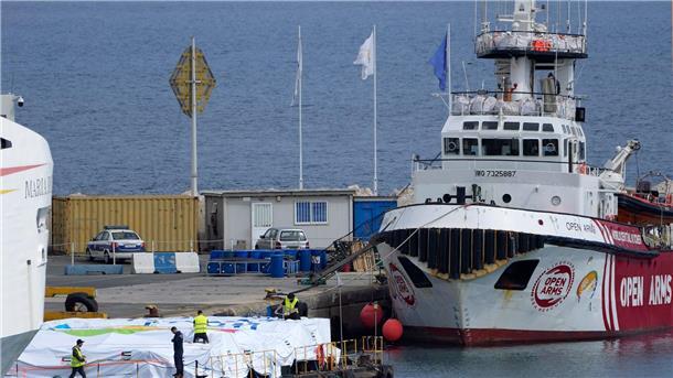 Erstes Schiff für Gaza: Reise verzögert sich Das Schiff der spanischen Hilfsorganisation „Open Arms“ soll rund 200 Tonnen Lebensmittel von Zypern nach Gaza bringen.