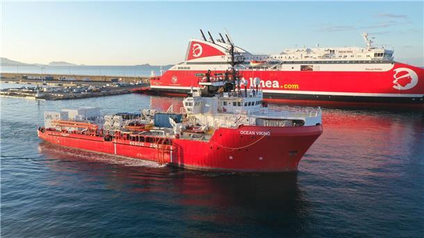 Das Seenotrettungsschiff „Ocean Viking“ verlässt den Hafen von Marseille zu einer Rettungsmission im Mittelmeer.