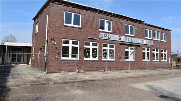 Abriss der Schweier Grundschule ist besiegelt Das Grundschulgebäude in Schwei nach dem Dachstuhlbrand
