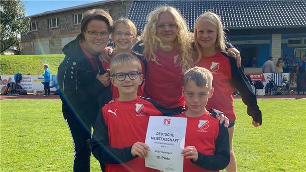 Das Selsinger Mixed-Team mit Trainerin Uta Reinecke (von links), Fiona von d. Hoogenband, Elain Werger, Aliah Petri, Thore Reinecke (vorne) und Marten Lühmann.