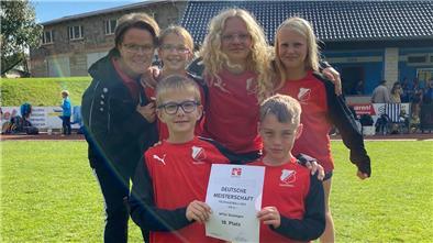 Das Selsinger Mixed-Team mit Trainerin Uta Reinecke (von links), Fiona von d. Hoogenband, Elain Werger, Aliah Petri, Thore Reinecke (vorne) und Marten Lühmann.