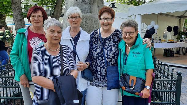 Das sind die Damen der ersten Stunde. Von links
Waltraud Napierski, Inge Wilken, Ilona Klein, Barbara Entrich, Sabine Buchholtz