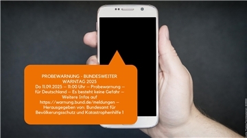 Das Smartphone im Blickpunkt: Mit diesem Foto weist der Landkreis Rotenburg auf den Warntag am Donnerstag hin. 