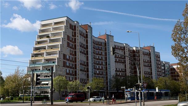 Immer mehr DDR-Wohnblöcke unter Denkmalschutz Das sogenannte „Terrassenhaus“ im Rostocker Stadtteil Evershagen wurde 1977 gebaut und steht unter Denkmalsschutz.