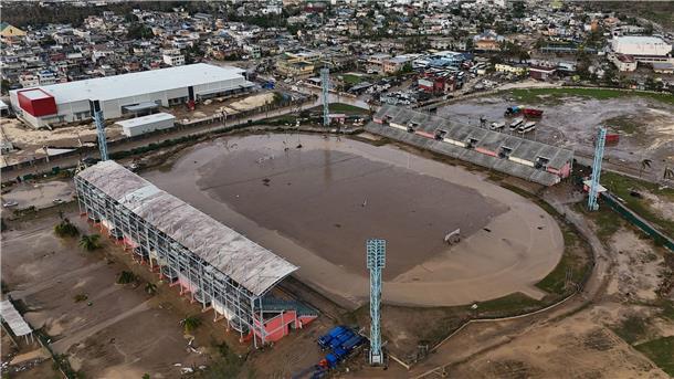 Nach Hurrikan „Melissa“: Ärzte in Jamaika am Limit Das Stadion in Montego Bay ist nach dem Hurrikan Melissa überflutet.