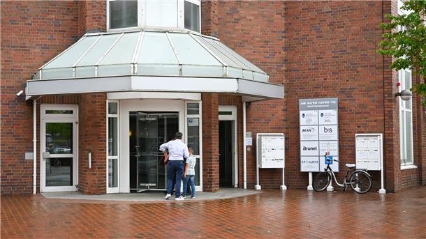 Termine für Hochzeiten & Co.: Warum dauert alles so lange beim Standesamt? Das Standesamt ist im ehemaligen Neelmeyer-Bankhaus untergebracht.
