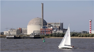 Kunstprojekt zum Abschied vom Kernkraftwerk Stade Das stillgelegte Kernkraftwerk Stade an der Elbe bei Stade wird mit einem Kunstprojekt verabschiedet.