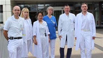 Das Team des Brustkrebszentrums unter Leitung von Dr. Wladimir Pauker (rechts) freut sich sehr über die Rezertifizierung.