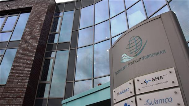 Nordenham soll zu einem Studienort werden Das Technologiezentrum an der Werftstraße in Einswarden soll Schauplatz spannender technologischer Projekte werden. Unter anderem soll hier erprobt werden, wie eine komplett durchdigitalisierte Fabrik laufen könnte.Kühnemuth
