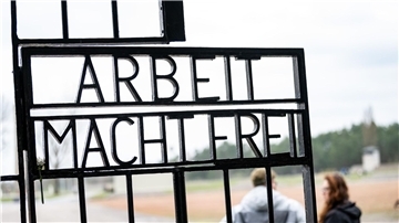 Das Tor zur Gedenkstätte Sachsenhausen auf dem Gelände des ehemaligen Konzentrationslager Sachsenhausen.