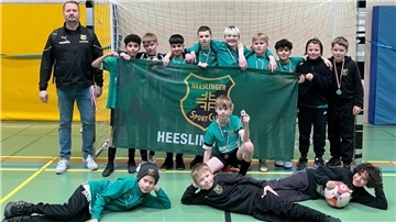 Das U12-Team des Heeslinger SC um Trainer Ronny Hollegien ist Vize-Kreismeister in der Halle.
