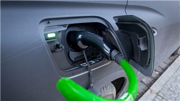 Das überraschend schnelle Ende der Kaufprämie für Elektroautos verärgert die betroffene Kunden und die Autokonzerne.