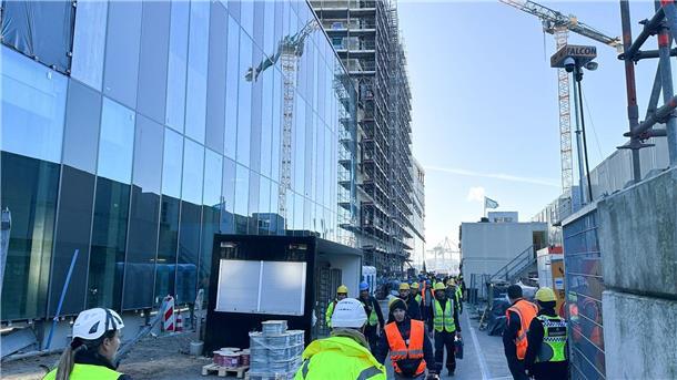 Hamburg: Vier Tote - Gerüst stürzt in Fahrstuhlschacht Das Überseequartier ist eine der größten Baustellen Hamburgs.