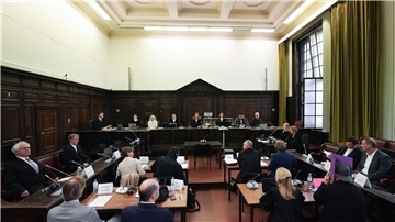 Das Verfahren dreier Angeklagter im Block-Prozess wird nicht abgetrennt. (Archiv)