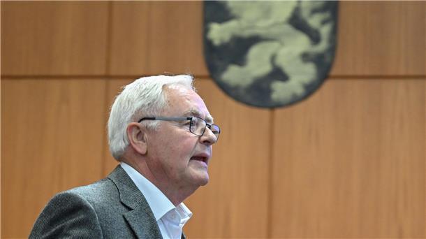 Das Verfahren gegen den ehemaligen DFB-Generalsekretär Horst R. Schmidt wegen des Verdachts der Steuerhinterziehung ist eingestellt worden. 