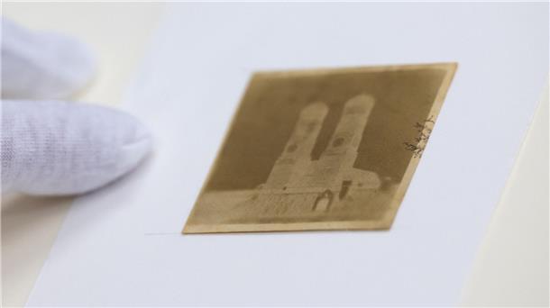 Ältestes Foto Deutschlands zeigt Münchner Frauenkirche Das vier mal vier Zentimeter große Foto des Mineralogen Franz von Kobell stammt aus dem Jahr 1837.