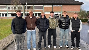Ole, Leo, Tammo, Malte, Joshua und Philipp von der Abiklasse 2024 an der Ostetalschule KGS Sittensen
